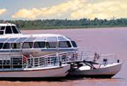 Cruceros Iguazú (catamarán)